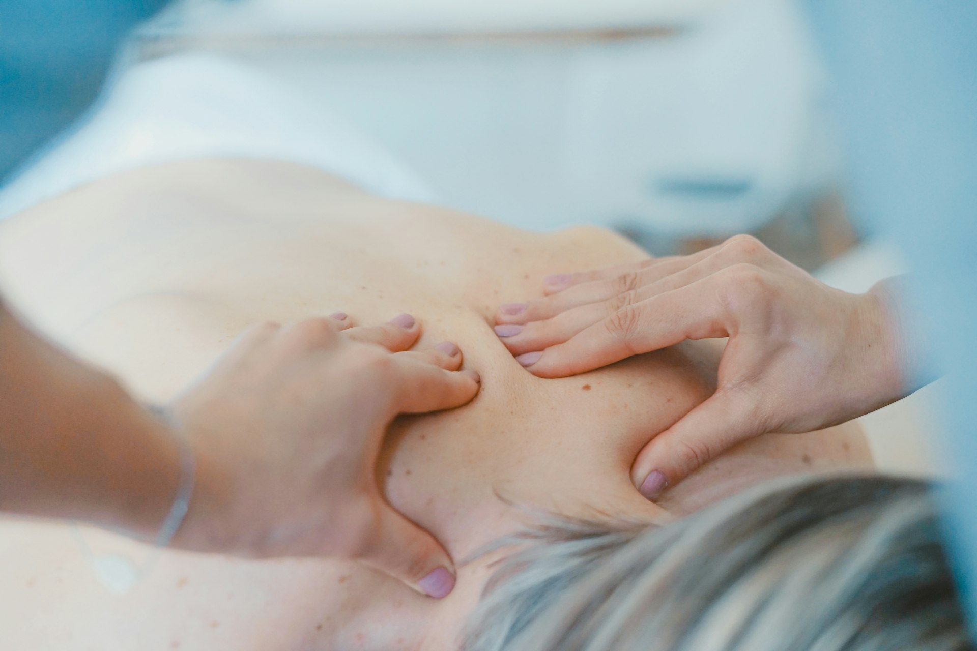 Schulter- und Nackenmassage im Detail